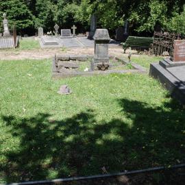 The grave of Edward Lofley