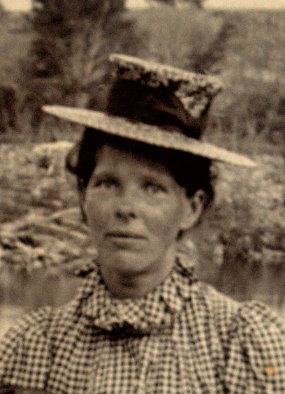 Ethel Macmillan, 1900. Cropped image from photo "Charley" and Ethel Macmillan and baby "Ray" found at:
https://westernbay.recollect.co.nz/nodes/view/2016