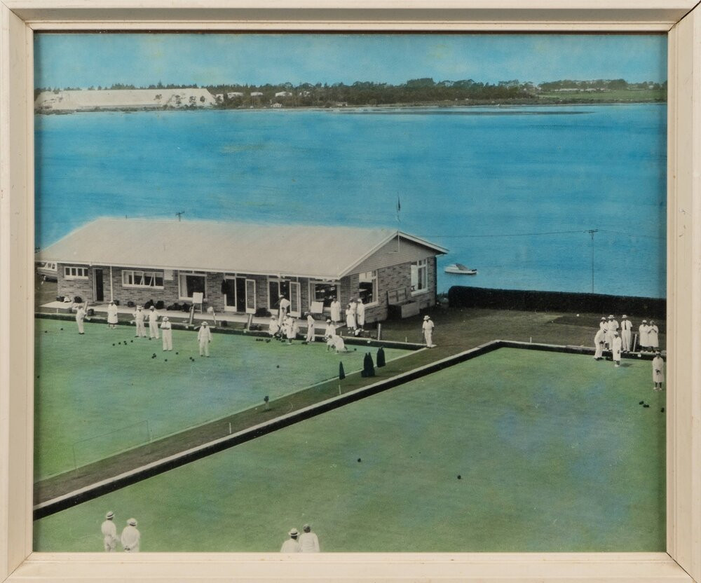 Colour digital photograph of Tauranga Womens Bowling Club in Cliff Road, c. 1962.
Te Ao Mārama - Tauranga City Libraries Ams 231/2/2