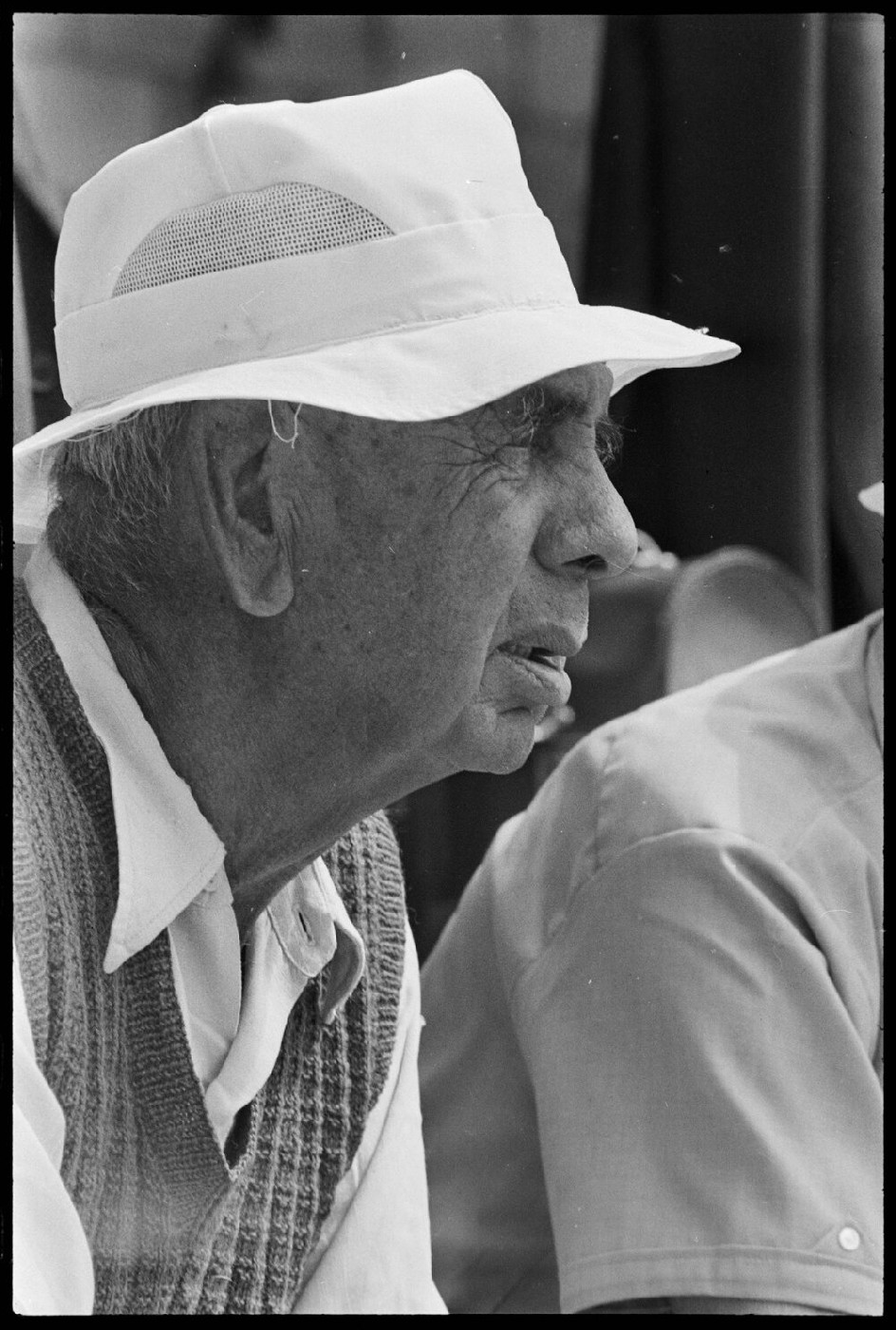 Lionel Adams at the Tauranga combined bowling clubs' tournament in 1972.
Te Ao Mārama - Tauranga City Libraries Photo gcc-19636