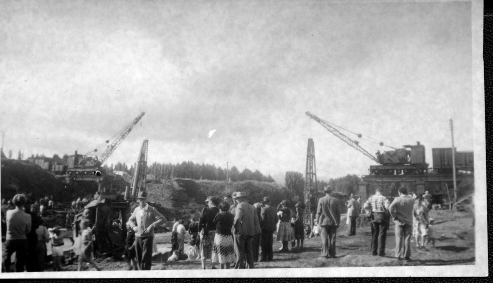 Tangiwai Rail Disaster. Christmas 1953.
Te Ao Mārama - Tauranga City Libraries Photo 15-079