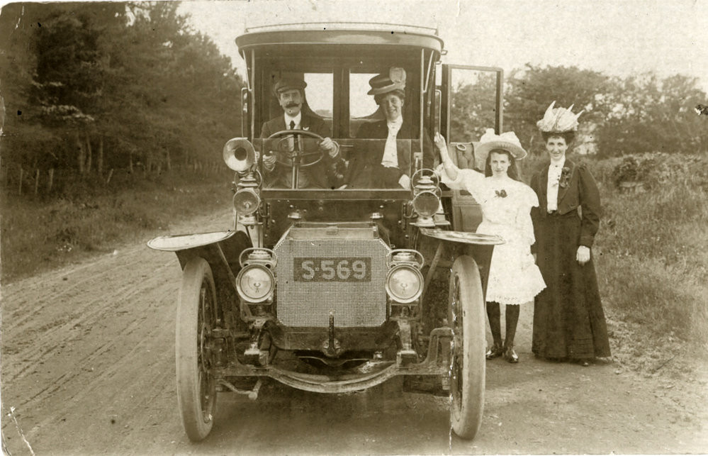 Postcard to Mr Adair from Robert Goulding, 1907.
Te Ao Mārama - Tauranga City Libraries Photo 13-1468