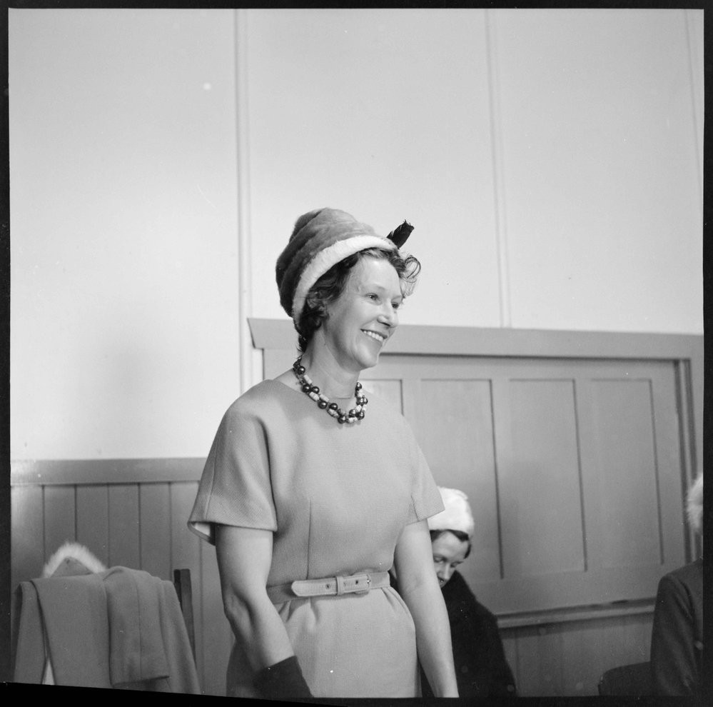 Mrs Parnwell, Orange Festival organizer, speaking to the Tauranga Housewives Association, May 1965.
Te Ao Mārama - Tauranga City Libraries Photo gca-9187