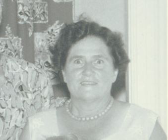 Grace Peake, c. 1950s.
Original photograph six female Tauranga broadcasters. 
Te Ao Mārama - Tauranga City Libraries Photo 07-251
