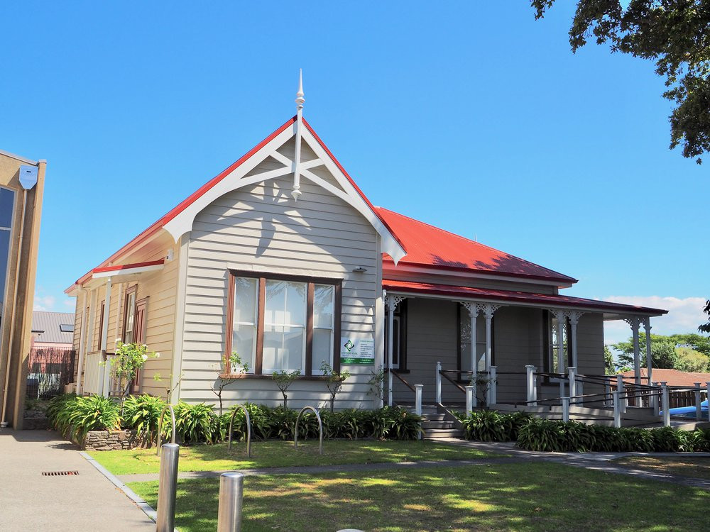 Selwyn Street frontage of St Peter's House. Te Ao Mārama - Tauranga City Libraries Photo 21-207