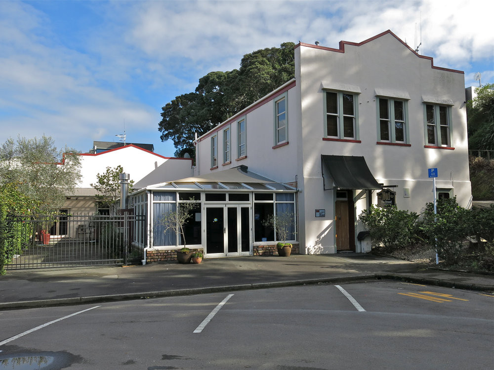 Photograph of the No 1 The Strand in Tauranga 2015 (Rodney Giddens).
Te Ao Mārama - Tauranga City Libraries Photo 16-447