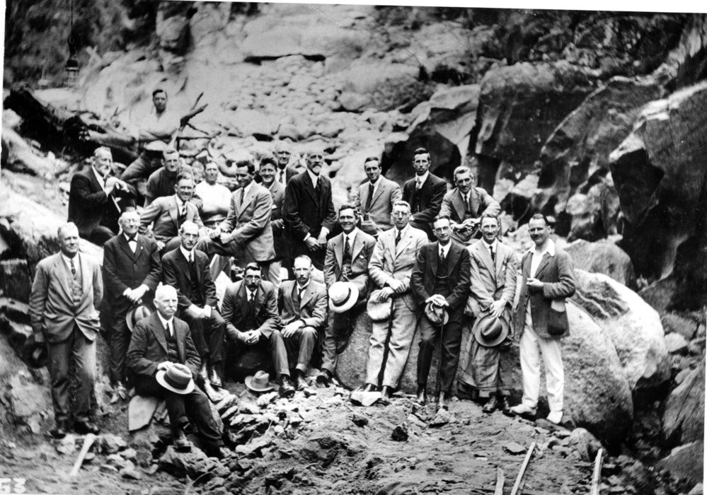 Captioned: Group taken at McLaren Falls site (1924).
Te Ao Mārama - Tauranga City Libraries Photo 99-911