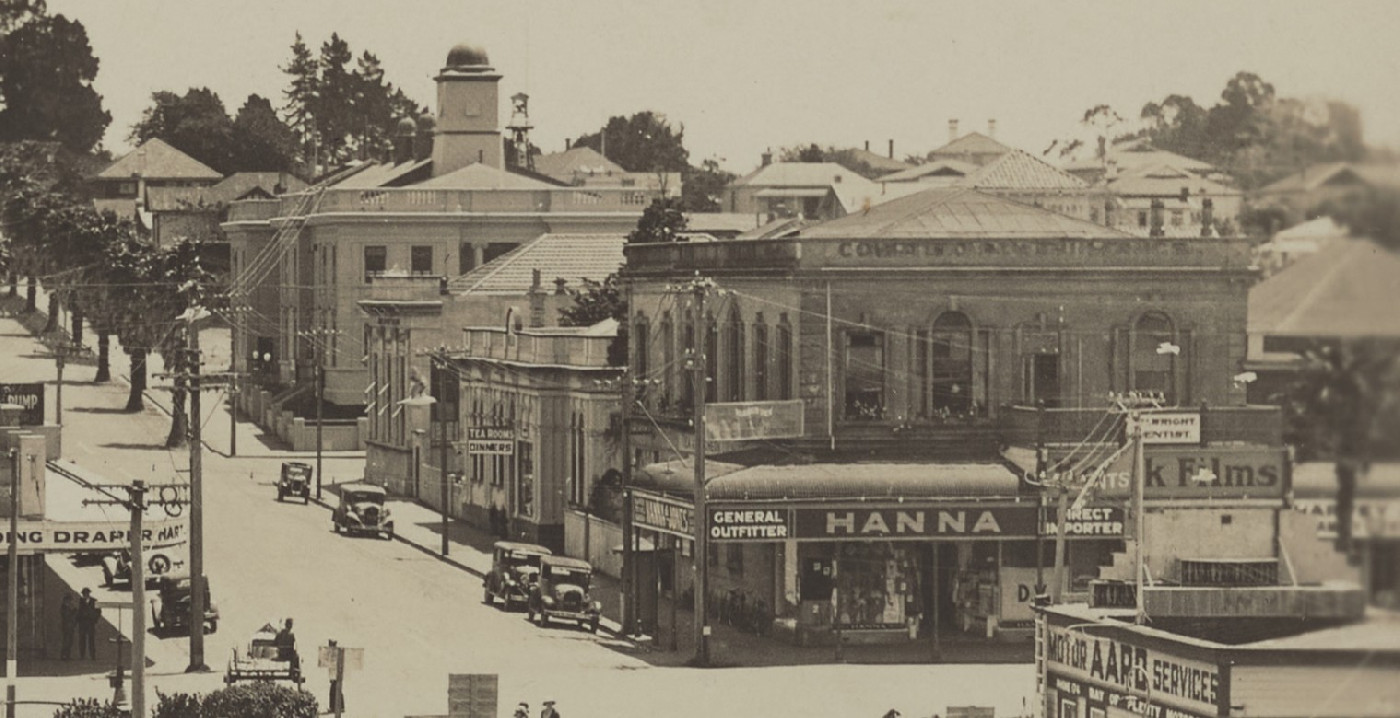 The Chemist about 1920, just out of view under the Kodak sign. Portion of Te Ao Mārama - Tauranga City Libraries Ams 382/2/3
