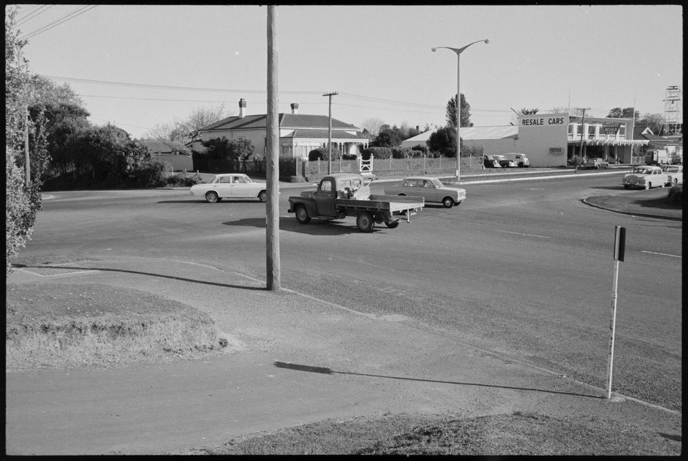 Proposed traffic lights at Elizabeth Street intersection. Published 7 September 1965.
https://paekoroki.tauranga.govt.nz/nodes/view/81990