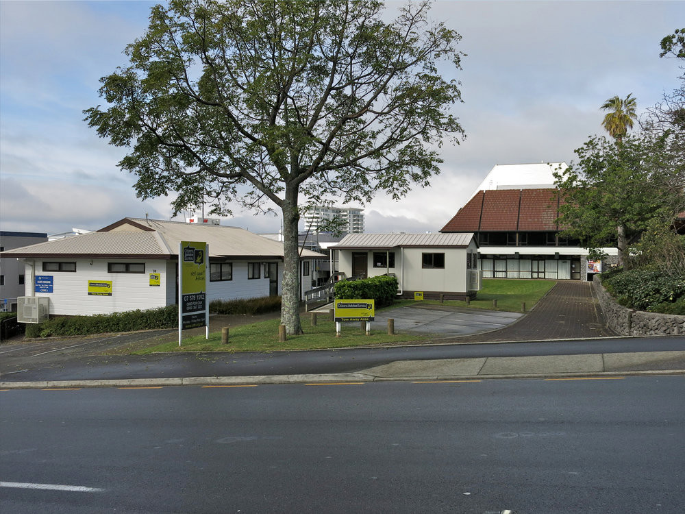Citizens Advice and Baycourt from Hamilton Street Tauranga
Te Ao Mārama - Tauranga City Libraries Photo 15-490